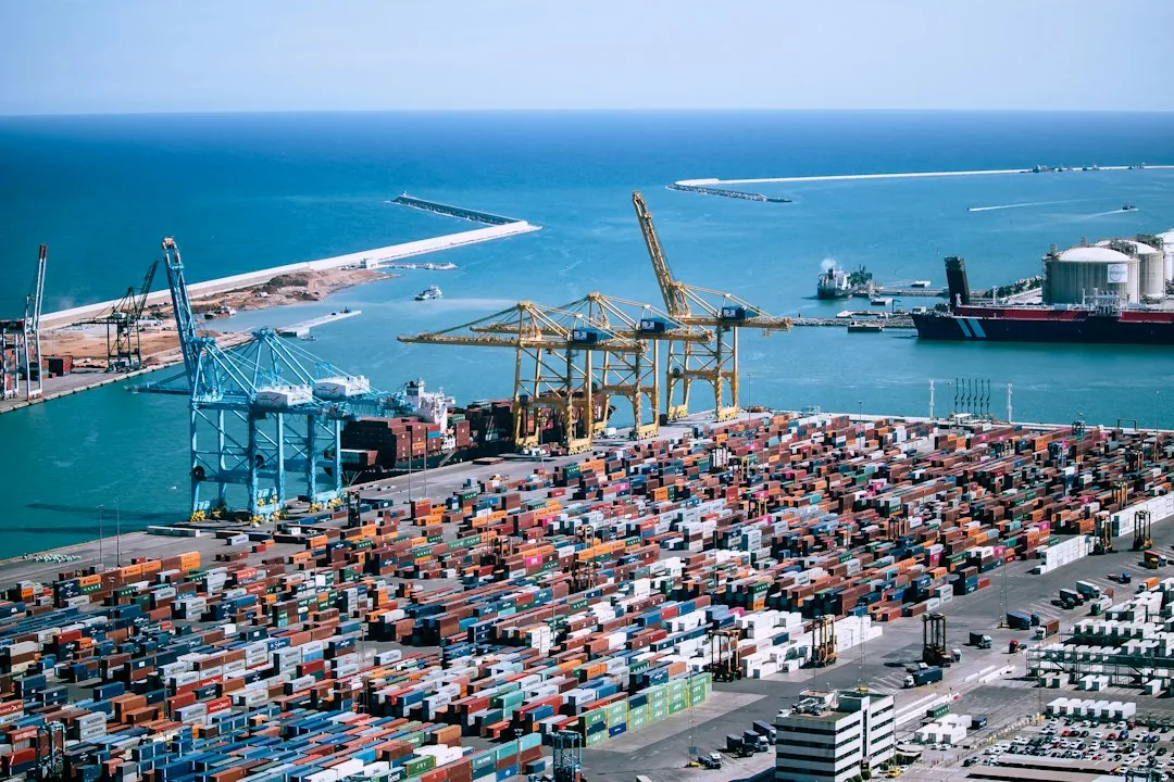 fletes marítimos China México octubre 2026: container ship port cranes