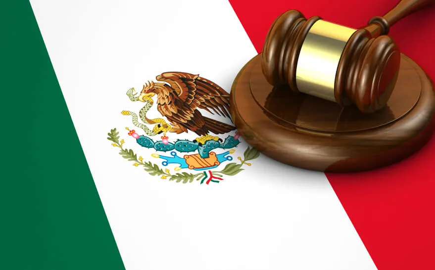 Normas Oficiales Mexicanas: símbolo de la justicia sobre la bandera de México