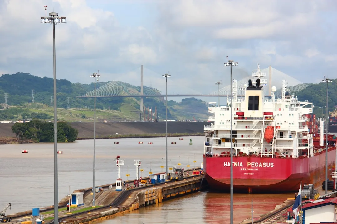 restricción canal de Panamá: Panama Canal container ship