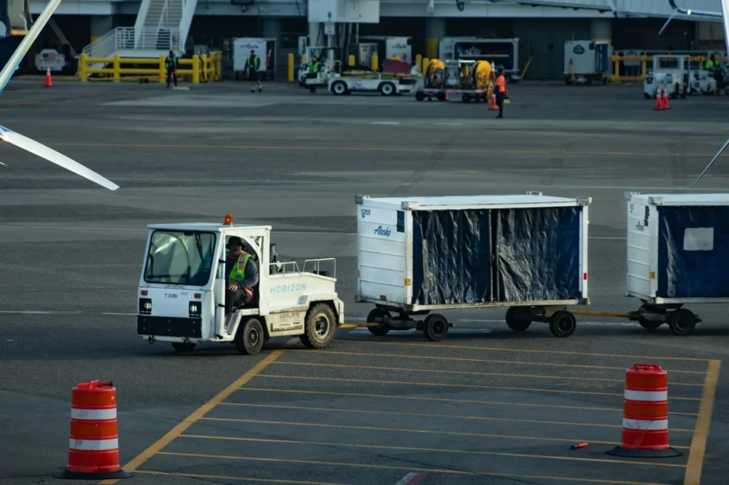 CIP: carros de carga aérea en la pista del aeropuerto