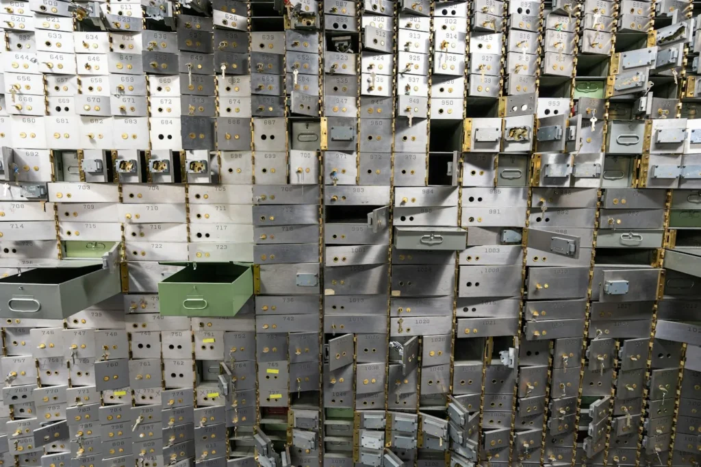 Cuenta aduanera de garantía: cajas de seguridad en una bóveda bancaria
